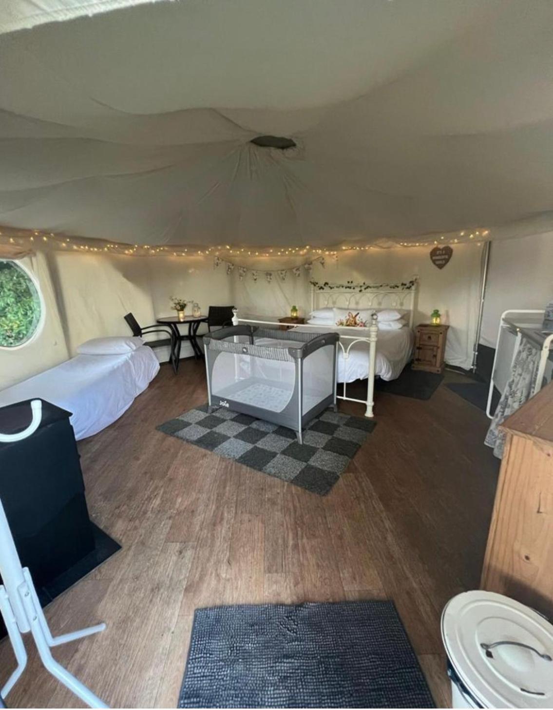 Hotel Old Dairy Farm Glamping à Emsworth Extérieur photo